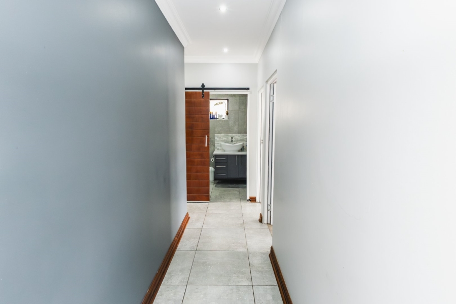 5 Bedroom Property for Sale in Somerton Estate Free State